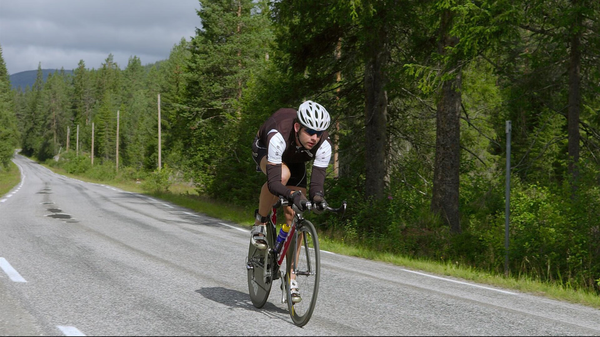 球队在赛季中段加强体能训练避免伤病，提高球队