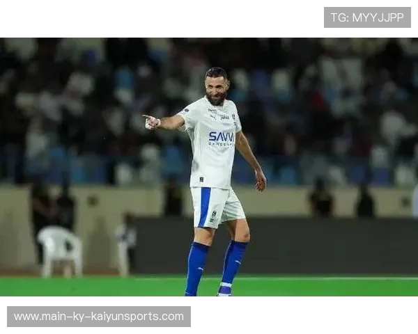 本泽马沙特新月首场大胜，锋线表现令人惊叹